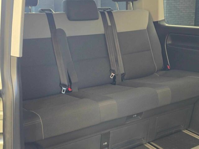 Сірий Фольксваген Мультиван, об'ємом двигуна 1.97 л та пробігом 235 тис. км за 19499 $, фото 20 на Automoto.ua