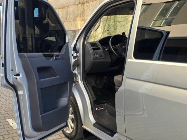 Серый Фольксваген Мультиван, объемом двигателя 1.97 л и пробегом 235 тыс. км за 19499 $, фото 4 на Automoto.ua