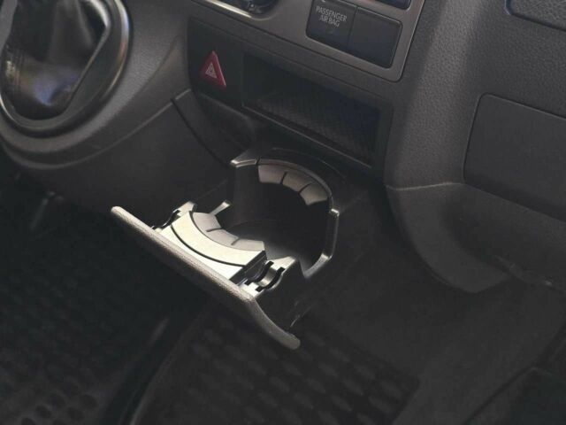 Серый Фольксваген Мультиван, объемом двигателя 1.97 л и пробегом 235 тыс. км за 19499 $, фото 12 на Automoto.ua