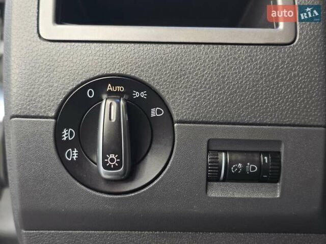 Серый Фольксваген Мультиван, объемом двигателя 1.97 л и пробегом 235 тыс. км за 19499 $, фото 38 на Automoto.ua