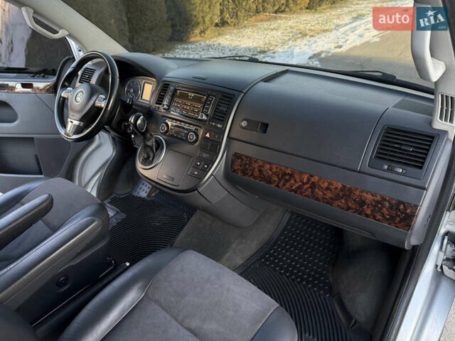 Серый Фольксваген Мультиван, объемом двигателя 2 л и пробегом 151 тыс. км за 24800 $, фото 7 на Automoto.ua