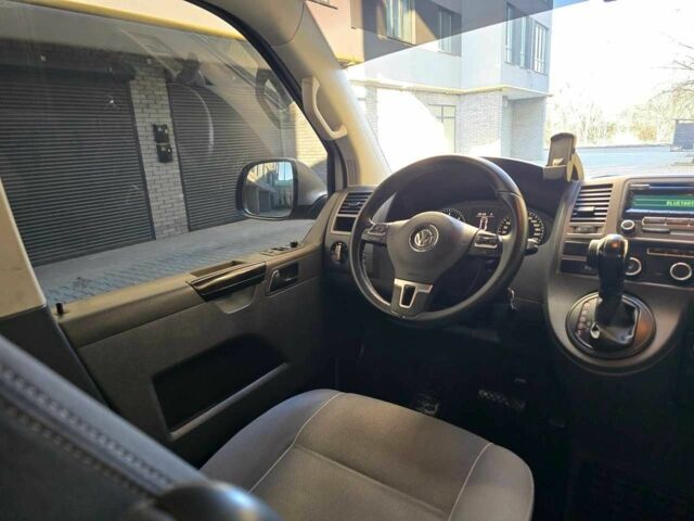 Серый Фольксваген Мультиван, объемом двигателя 1.97 л и пробегом 235 тыс. км за 19499 $, фото 17 на Automoto.ua