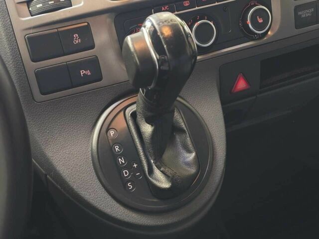 Сірий Фольксваген Мультиван, об'ємом двигуна 1.97 л та пробігом 235 тис. км за 19499 $, фото 8 на Automoto.ua