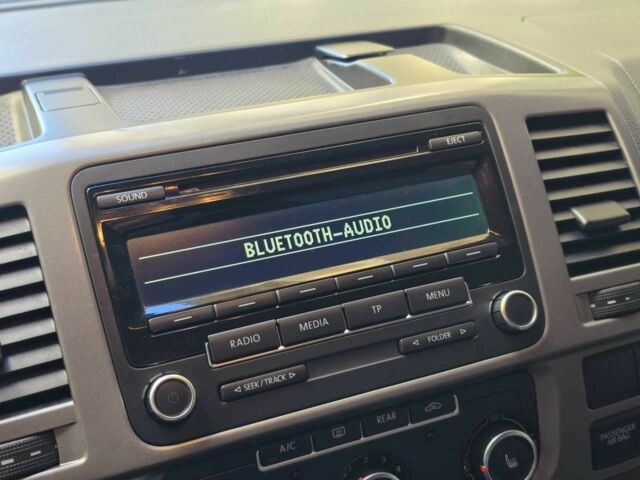 Серый Фольксваген Мультиван, объемом двигателя 1.97 л и пробегом 235 тыс. км за 19499 $, фото 7 на Automoto.ua