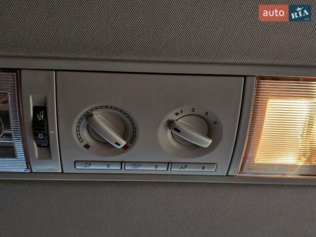 Серый Фольксваген Мультиван, объемом двигателя 1.97 л и пробегом 235 тыс. км за 19499 $, фото 61 на Automoto.ua