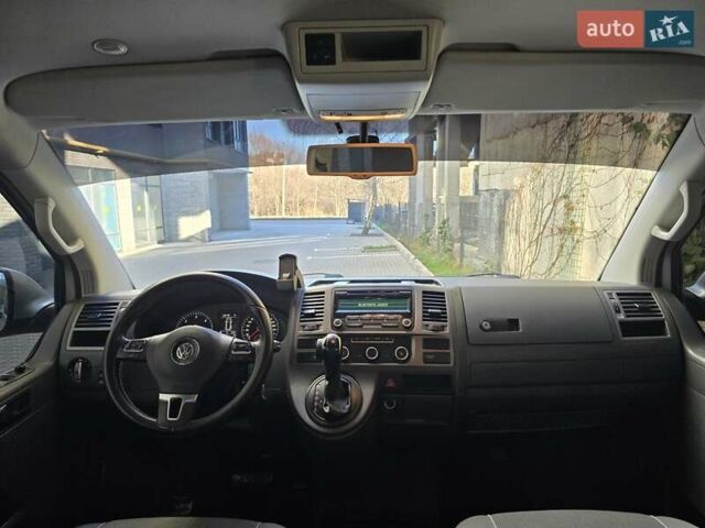 Серый Фольксваген Мультиван, объемом двигателя 1.97 л и пробегом 235 тыс. км за 19499 $, фото 1 на Automoto.ua