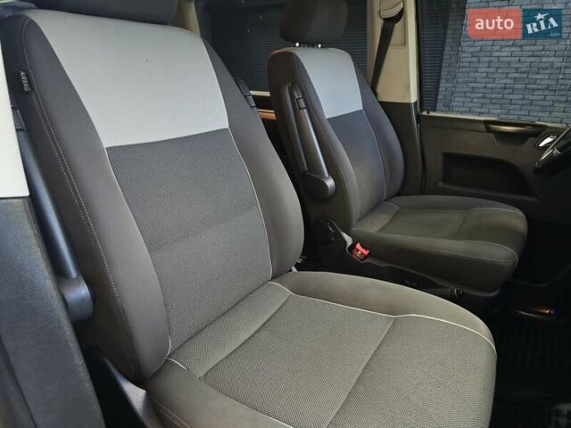 Серый Фольксваген Мультиван, объемом двигателя 1.97 л и пробегом 235 тыс. км за 19499 $, фото 56 на Automoto.ua