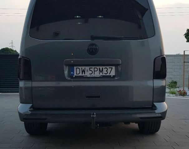 Серый Фольксваген Мультиван, объемом двигателя 2 л и пробегом 130 тыс. км за 9200 $, фото 5 на Automoto.ua