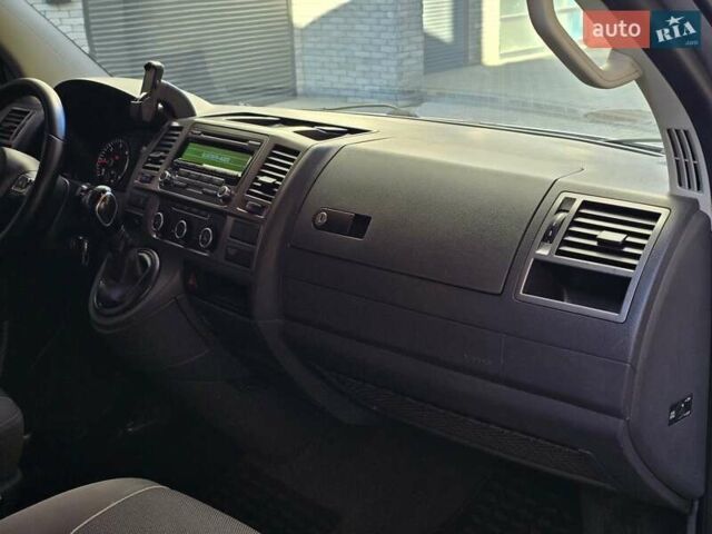 Серый Фольксваген Мультиван, объемом двигателя 1.97 л и пробегом 235 тыс. км за 19499 $, фото 55 на Automoto.ua