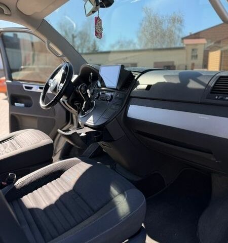 Серый Фольксваген Мультиван, объемом двигателя 1.98 л и пробегом 318 тыс. км за 19000 $, фото 26 на Automoto.ua