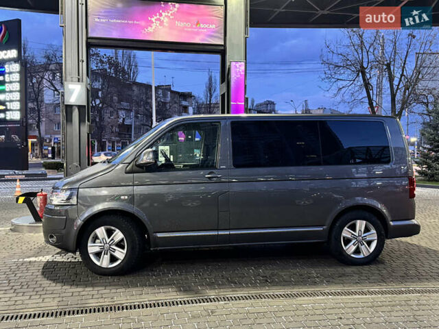 Сірий Фольксваген Мультиван, об'ємом двигуна 1.98 л та пробігом 300 тис. км за 25900 $, фото 4 на Automoto.ua