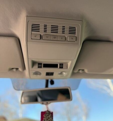 Сірий Фольксваген Мультиван, об'ємом двигуна 1.98 л та пробігом 318 тис. км за 22500 $, фото 24 на Automoto.ua