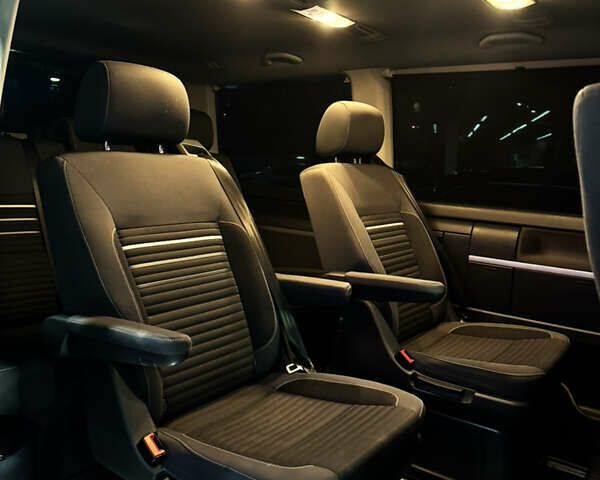 Сірий Фольксваген Мультиван, об'ємом двигуна 1.98 л та пробігом 300 тис. км за 25900 $, фото 14 на Automoto.ua