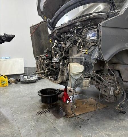 Серый Фольксваген Мультиван, объемом двигателя 1.98 л и пробегом 318 тыс. км за 19000 $, фото 40 на Automoto.ua