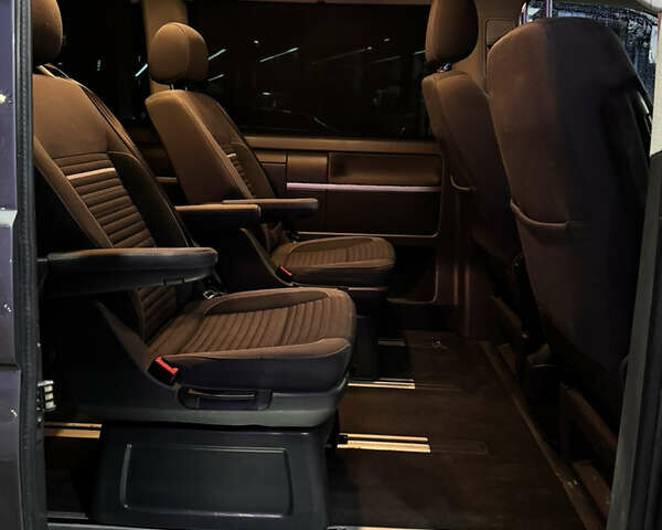 Сірий Фольксваген Мультиван, об'ємом двигуна 1.98 л та пробігом 300 тис. км за 25900 $, фото 13 на Automoto.ua