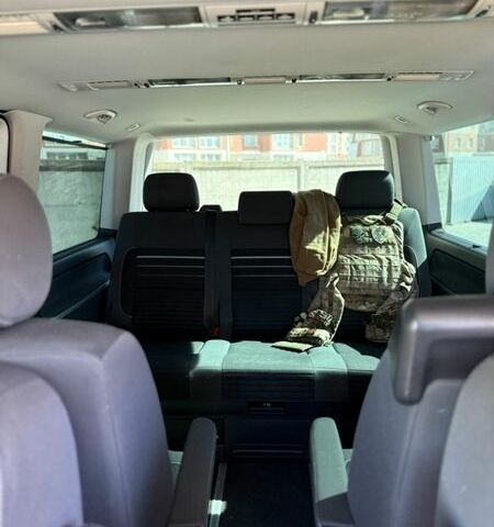 Серый Фольксваген Мультиван, объемом двигателя 1.98 л и пробегом 318 тыс. км за 19000 $, фото 21 на Automoto.ua