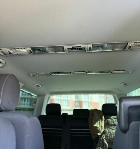 Серый Фольксваген Мультиван, объемом двигателя 1.98 л и пробегом 318 тыс. км за 19000 $, фото 22 на Automoto.ua