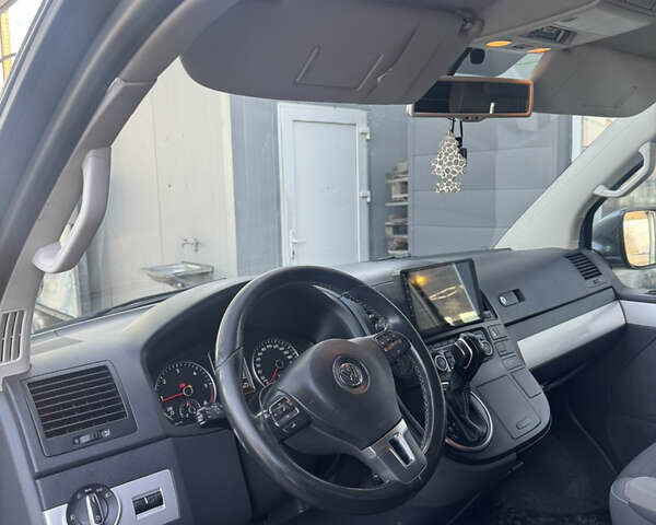 Серый Фольксваген Мультиван, объемом двигателя 1.98 л и пробегом 300 тыс. км за 23000 $, фото 21 на Automoto.ua