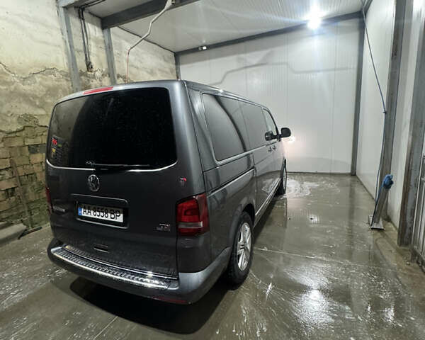 Серый Фольксваген Мультиван, объемом двигателя 1.98 л и пробегом 300 тыс. км за 23000 $, фото 10 на Automoto.ua