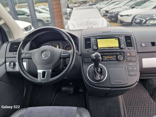 Серый Фольксваген Мультиван, объемом двигателя 2 л и пробегом 221 тыс. км за 10700 $, фото 15 на Automoto.ua