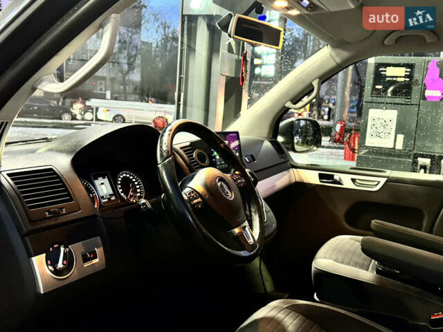 Сірий Фольксваген Мультиван, об'ємом двигуна 1.98 л та пробігом 300 тис. км за 25900 $, фото 10 на Automoto.ua