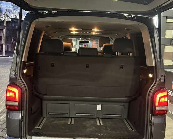 Сірий Фольксваген Мультиван, об'ємом двигуна 1.98 л та пробігом 300 тис. км за 25900 $, фото 16 на Automoto.ua