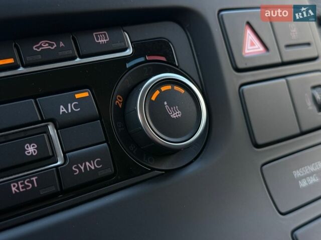 Сірий Фольксваген Мультиван, об'ємом двигуна 1.98 л та пробігом 179 тис. км за 24999 $, фото 57 на Automoto.ua