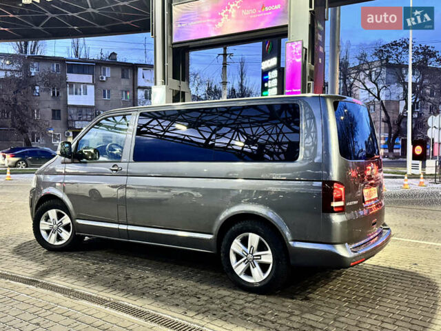 Сірий Фольксваген Мультиван, об'ємом двигуна 1.98 л та пробігом 300 тис. км за 25900 $, фото 5 на Automoto.ua
