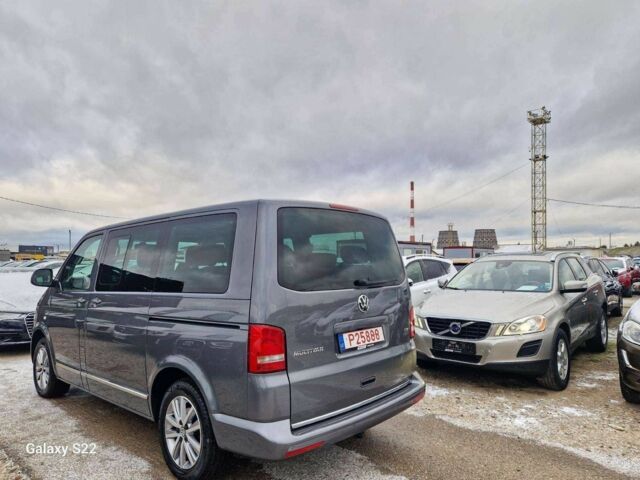 Серый Фольксваген Мультиван, объемом двигателя 2 л и пробегом 221 тыс. км за 10700 $, фото 3 на Automoto.ua
