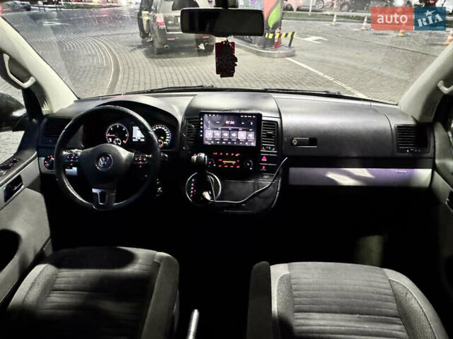 Сірий Фольксваген Мультиван, об'ємом двигуна 1.98 л та пробігом 300 тис. км за 25900 $, фото 20 на Automoto.ua