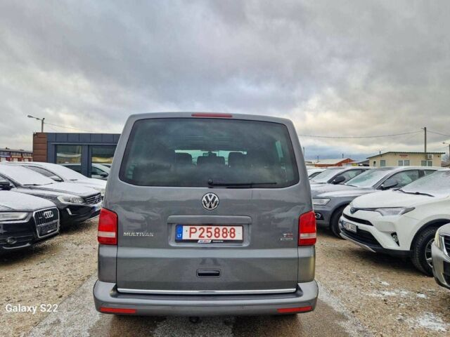 Серый Фольксваген Мультиван, объемом двигателя 2 л и пробегом 221 тыс. км за 10700 $, фото 4 на Automoto.ua