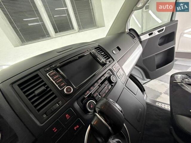 Серый Фольксваген Мультиван, объемом двигателя 2 л и пробегом 235 тыс. км за 26999 $, фото 76 на Automoto.ua