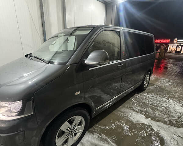 Серый Фольксваген Мультиван, объемом двигателя 1.98 л и пробегом 300 тыс. км за 23000 $, фото 8 на Automoto.ua