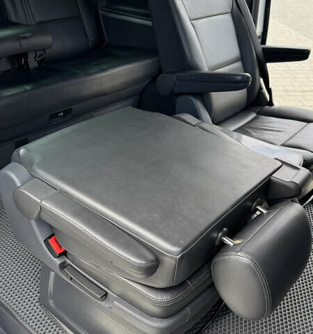 Сірий Фольксваген Мультиван, об'ємом двигуна 1.97 л та пробігом 63 тис. км за 32000 $, фото 10 на Automoto.ua