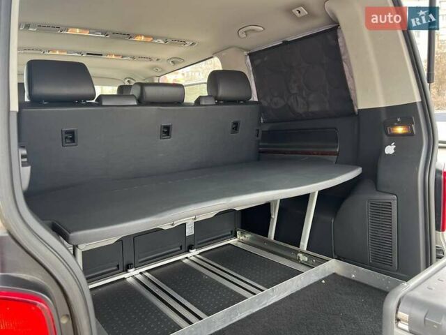 Серый Фольксваген Мультиван, объемом двигателя 1.97 л и пробегом 240 тыс. км за 26500 $, фото 22 на Automoto.ua