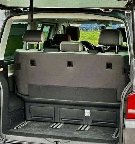 Серый Фольксваген Мультиван, объемом двигателя 2 л и пробегом 180 тыс. км за 9900 $, фото 14 на Automoto.ua