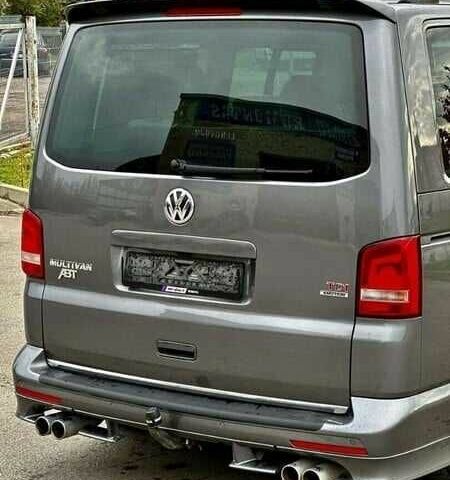 Серый Фольксваген Мультиван, объемом двигателя 2 л и пробегом 180 тыс. км за 9900 $, фото 4 на Automoto.ua