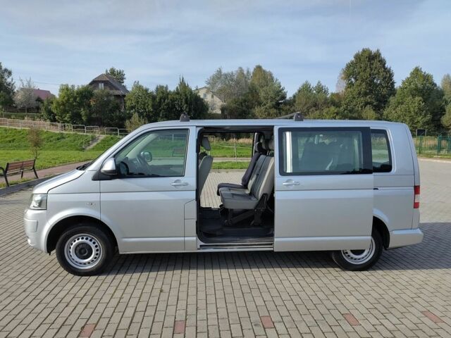 Серый Фольксваген Мультиван, объемом двигателя 2 л и пробегом 178 тыс. км за 10300 $, фото 5 на Automoto.ua