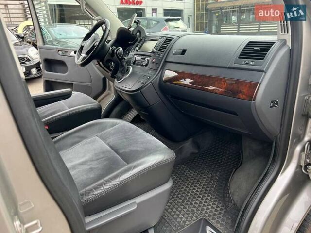 Серый Фольксваген Мультиван, объемом двигателя 1.97 л и пробегом 240 тыс. км за 26500 $, фото 19 на Automoto.ua