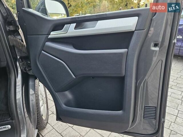 Серый Фольксваген Мультиван, объемом двигателя 1.97 л и пробегом 206 тыс. км за 43890 $, фото 44 на Automoto.ua