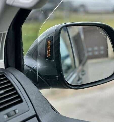 Серый Фольксваген Мультиван, объемом двигателя 2 л и пробегом 180 тыс. км за 9900 $, фото 2 на Automoto.ua