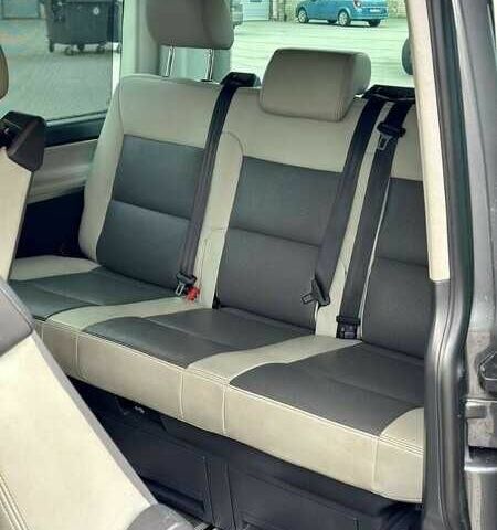 Серый Фольксваген Мультиван, объемом двигателя 2 л и пробегом 180 тыс. км за 9900 $, фото 10 на Automoto.ua