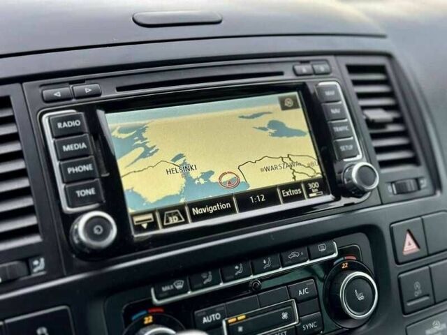 Серый Фольксваген Мультиван, объемом двигателя 2 л и пробегом 180 тыс. км за 9900 $, фото 5 на Automoto.ua