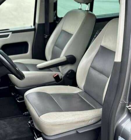 Серый Фольксваген Мультиван, объемом двигателя 2 л и пробегом 180 тыс. км за 9900 $, фото 16 на Automoto.ua