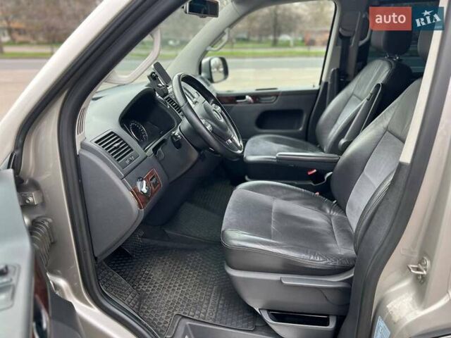 Серый Фольксваген Мультиван, объемом двигателя 1.97 л и пробегом 240 тыс. км за 26500 $, фото 12 на Automoto.ua