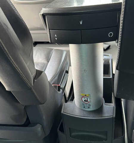 Сірий Фольксваген Мультиван, об'ємом двигуна 1.97 л та пробігом 63 тис. км за 32000 $, фото 16 на Automoto.ua