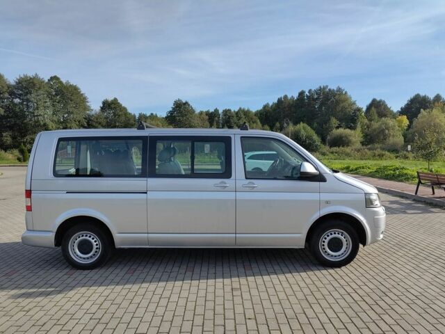 Серый Фольксваген Мультиван, объемом двигателя 2 л и пробегом 178 тыс. км за 10300 $, фото 3 на Automoto.ua