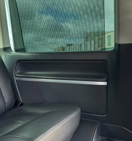 Сірий Фольксваген Мультиван, об'ємом двигуна 1.97 л та пробігом 63 тис. км за 32000 $, фото 12 на Automoto.ua