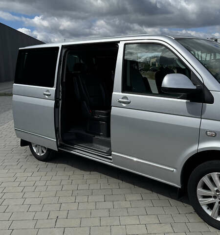 Сірий Фольксваген Мультиван, об'ємом двигуна 1.97 л та пробігом 63 тис. км за 32000 $, фото 1 на Automoto.ua