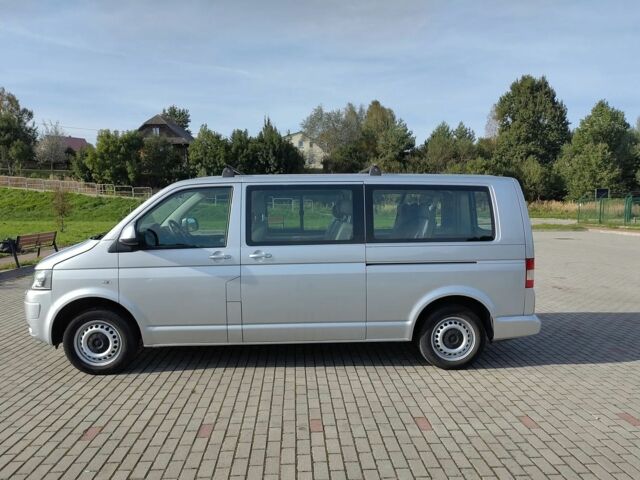 Серый Фольксваген Мультиван, объемом двигателя 2 л и пробегом 178 тыс. км за 10300 $, фото 4 на Automoto.ua